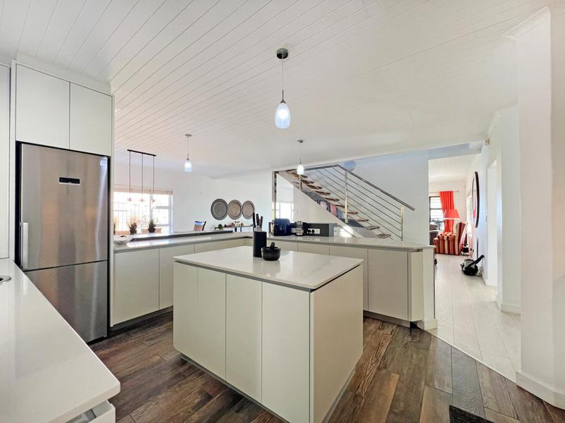 6 Bedroom Property for Sale in Rooi Els Western Cape